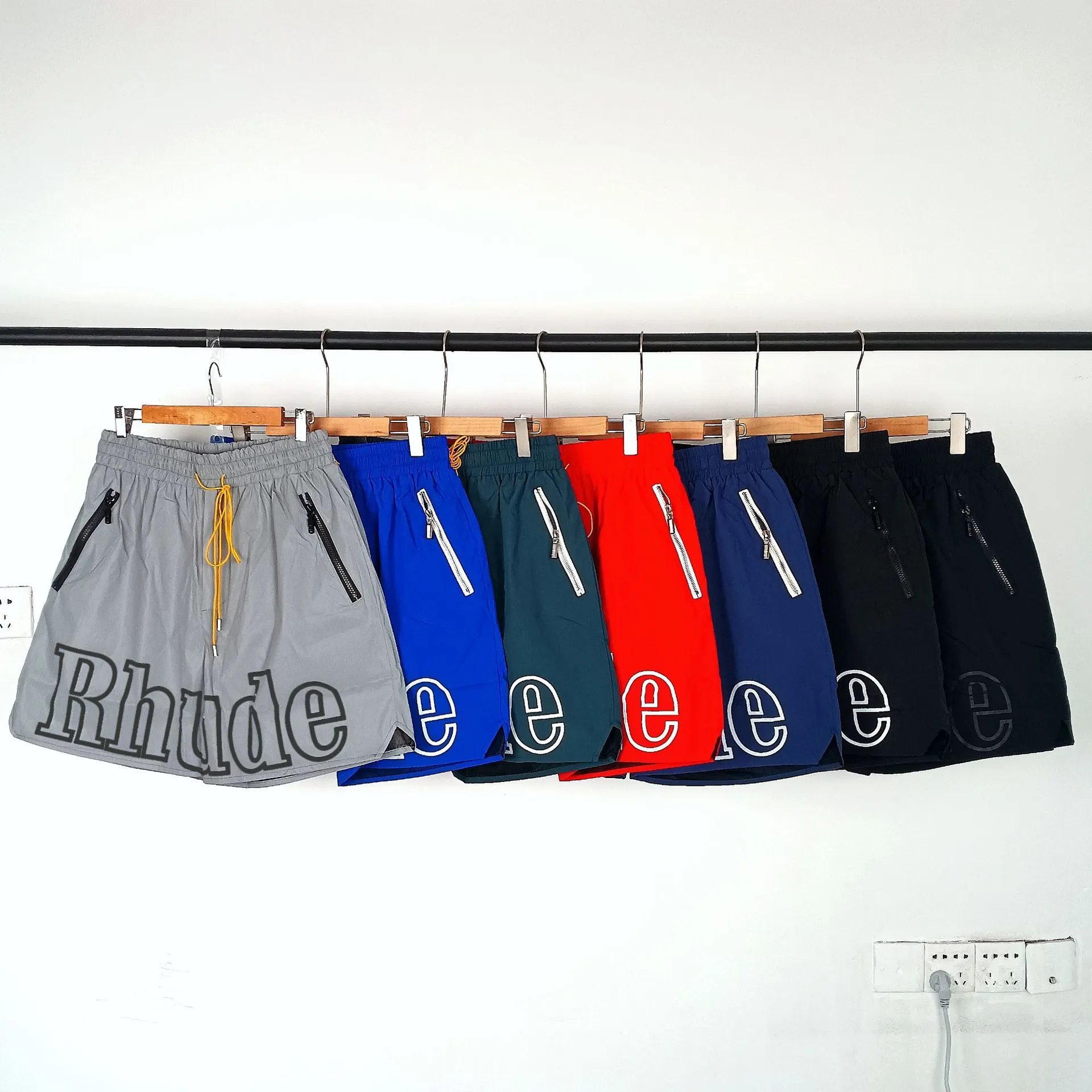 European and American collection letter reflective casual shorts, American high street beach shorts for men and women  